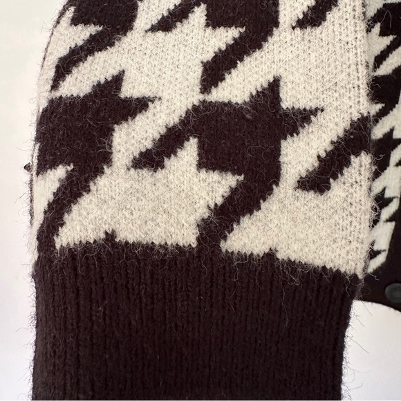 Steve Madden | Black & White Houndstooth Long Cardigan Sweater Size L - Picture 5 of 13